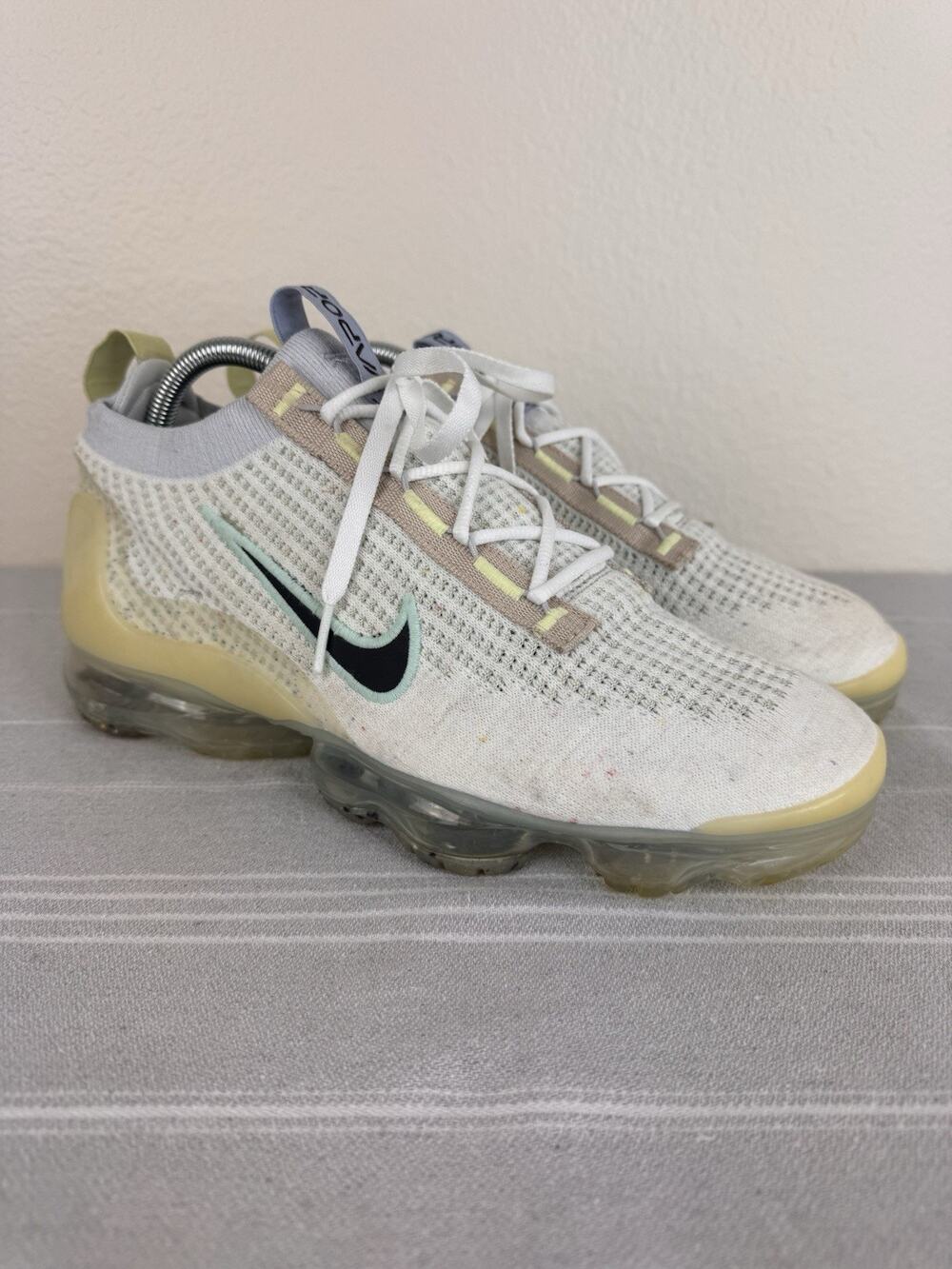 Nike Air VaporMax 2021 FK Mismatched Swoosh Running Sneakers White M 9 / W 10.5
